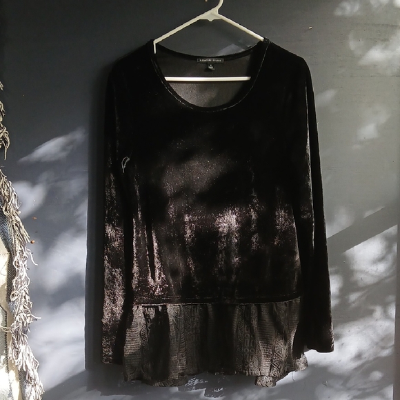 Signature Studio Tops - Signature Studio Elegant Black Velvet/lace Women's Top Size Medium